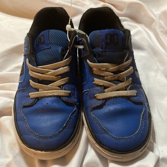 Kids DC shoes size 13 - Picture 3 of 7